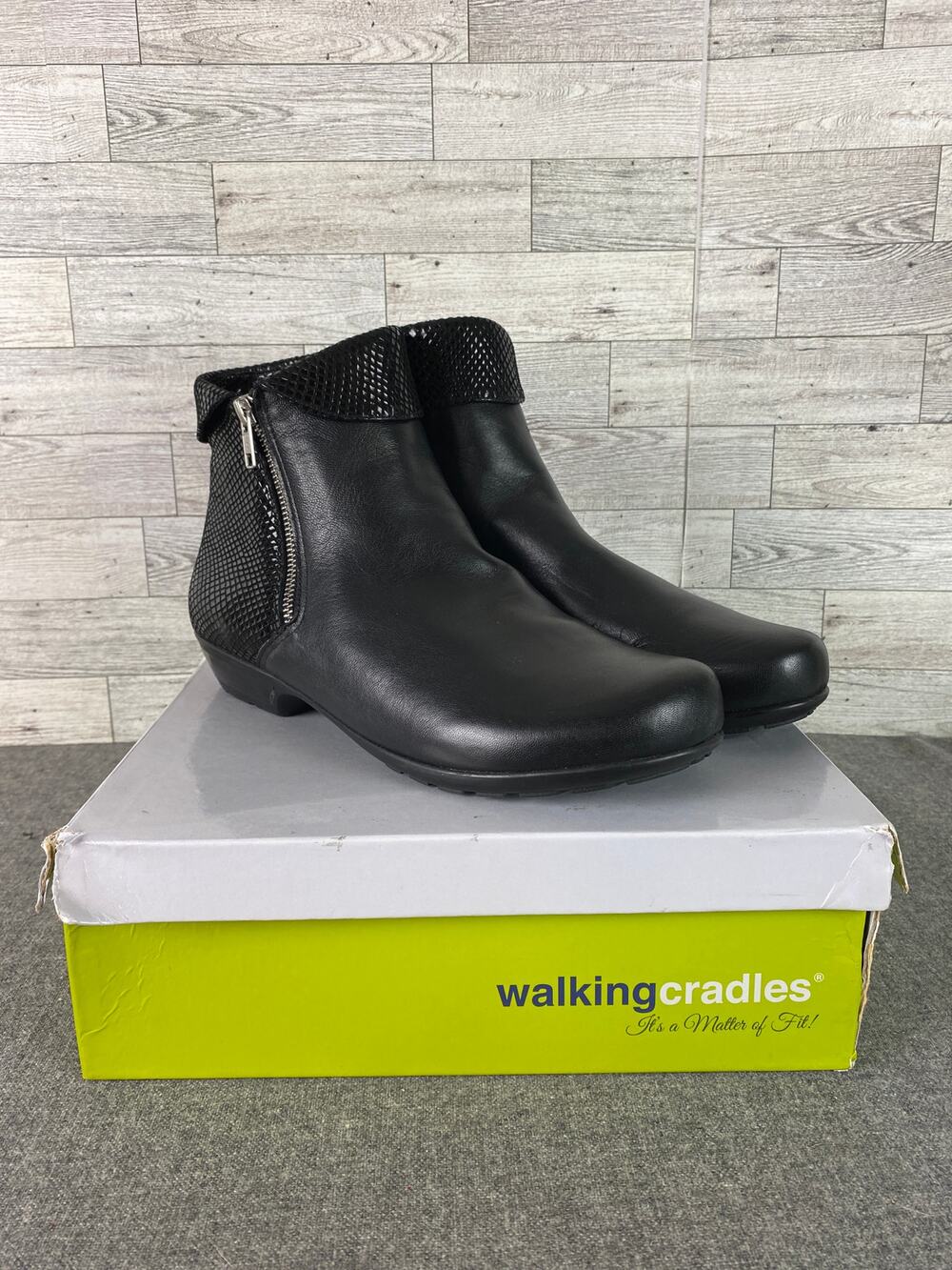 WALKING CRADLES Emmy Women’s BOOTS Black Snake-Embossed Leather 10.5